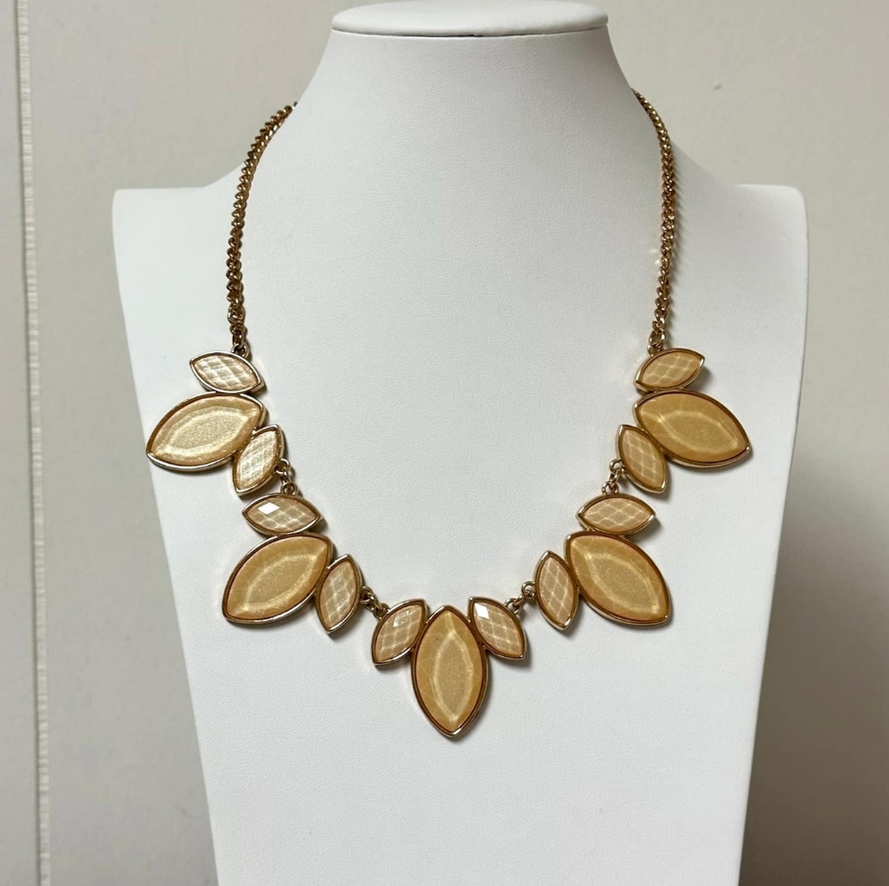 Charming Charlie Curb Chain Champagne Acrylic Pendante 20" Fashion Necklace